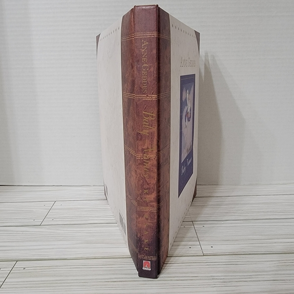 1997 Anne Geddes Baby Names Keepsake Hardback Book 144 Pages Like New Condition - Picture 2 of 9